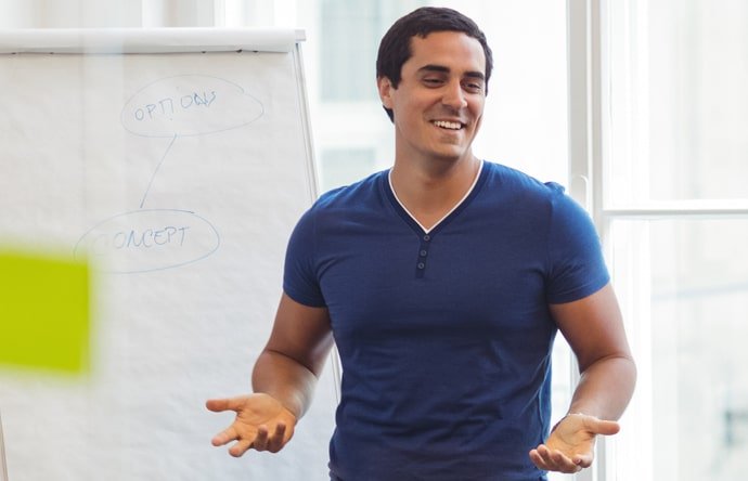 HTCodeHub instructor guiding students in real-world project